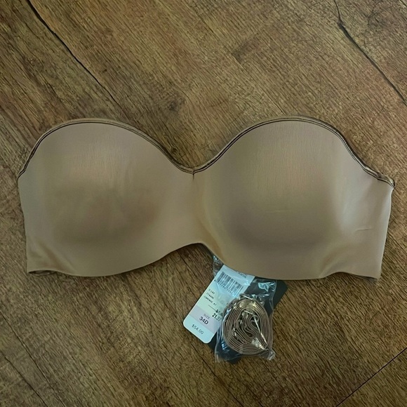 NWT Natori reflex bra. Can be strapless or with straps. 34D. Color is “Suntan”